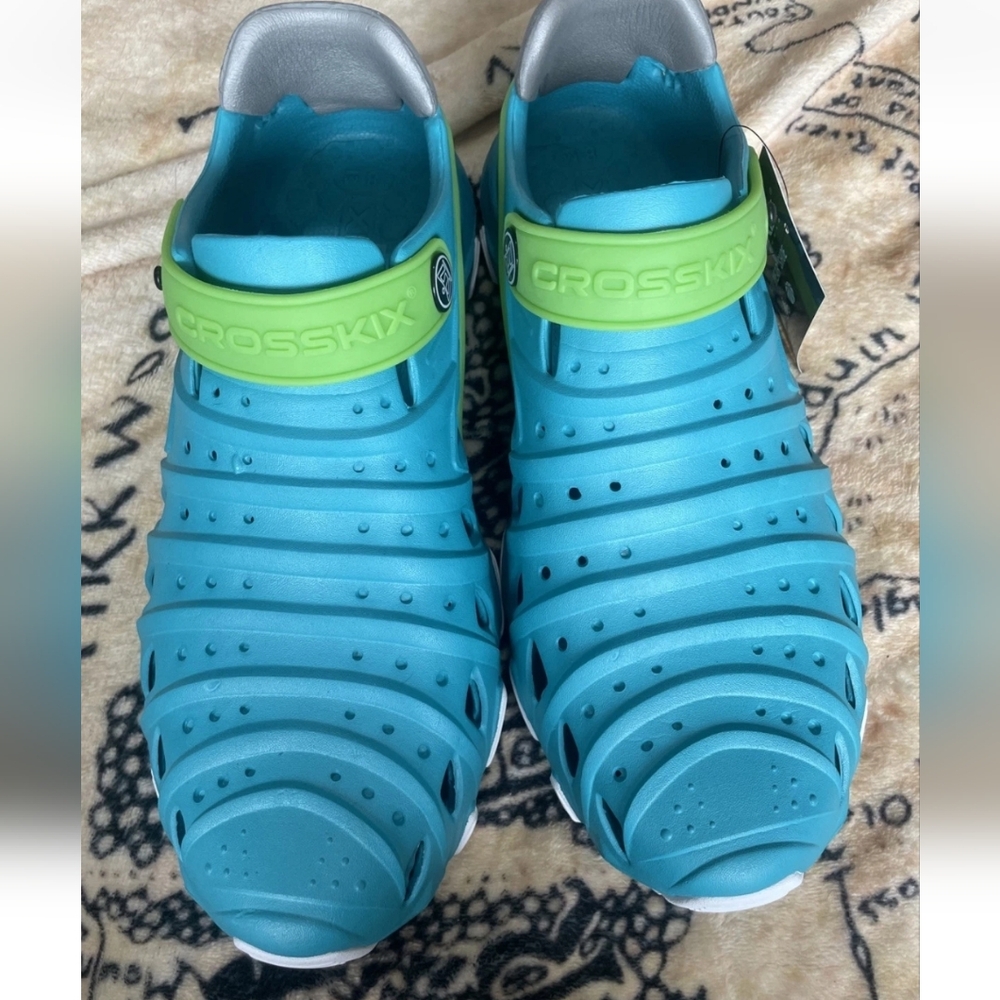 NWT Crosskix Men’s Size 8 The Every Wear Shoe Lightweight Blue/Green